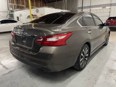 Used 2017 Nissan Altima 2.5 SV FWD image 7