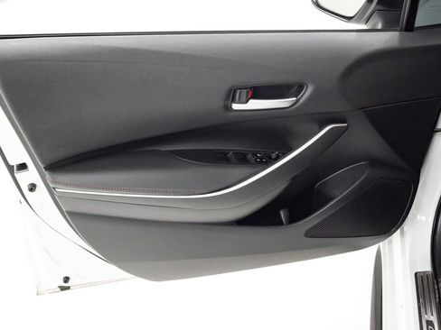 Used 2025 Toyota Corolla SE w/ SE Premium Package image 10