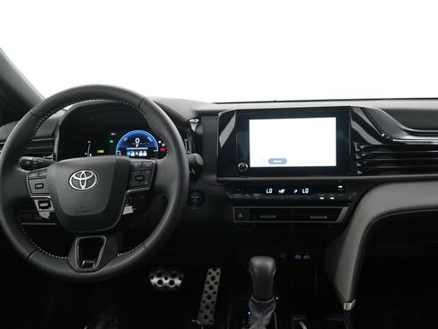 Used 2025 Toyota Camry SE image 12
