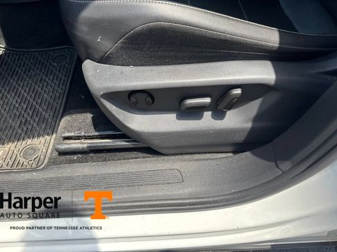 Used 2018 Volkswagen Tiguan SE w/ Panoramic Sunroof Package AWD/4WD image 17