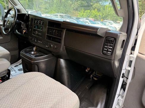 Used 2022 Chevrolet Express 3500 w/ Power Convenience Package RWD image 23
