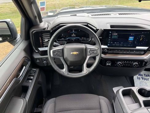 Used 2024 Chevrolet Silverado 1500 LT AWD/4WD image 2