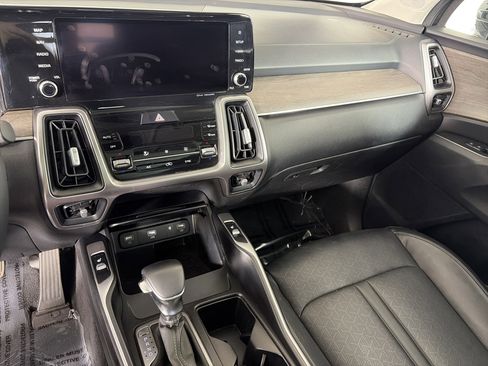 Certified 2022 Kia Sorento X-Line EX AWD/4WD image 4