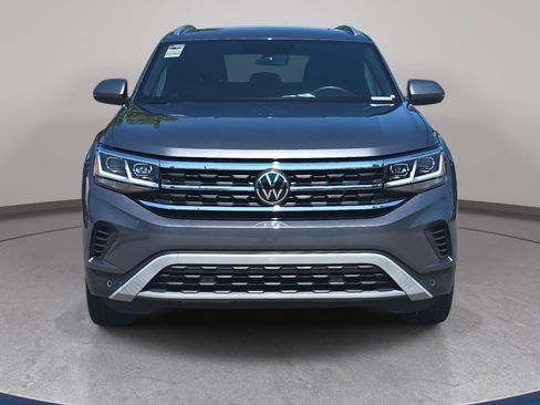 Used 2023 Volkswagen Atlas Cross Sport SE w/ Panoramic Sunroof Package FWD image 2