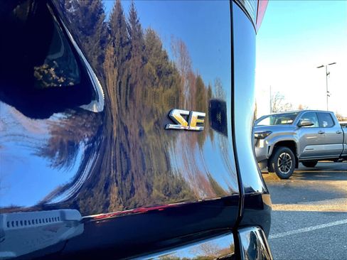 Used 2023 Toyota RAV4 SE image 29