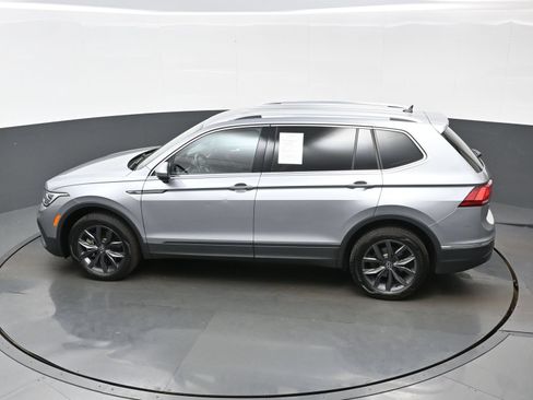 Used 2022 Volkswagen Tiguan SE AWD/4WD image 34