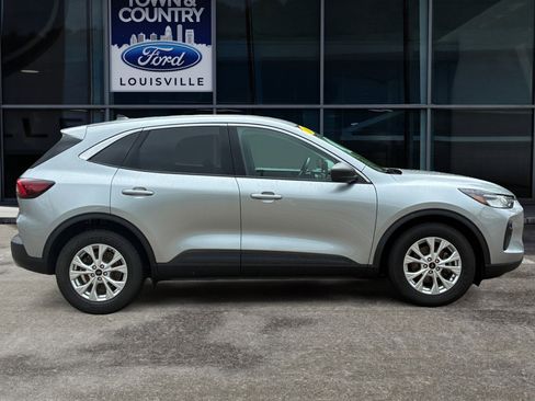 Used 2023 Ford Escape Active w/ Cold Weather Package FWD image 2