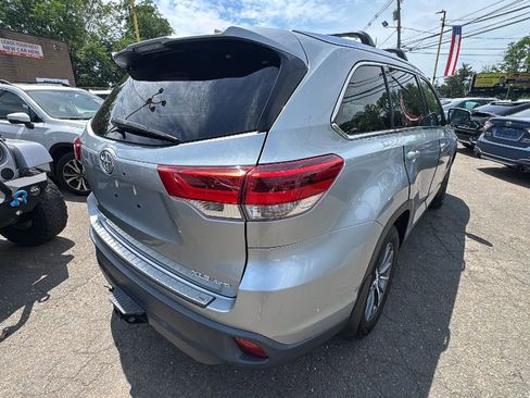 Used 2019 Toyota Highlander XLE AWD/4WD image 5