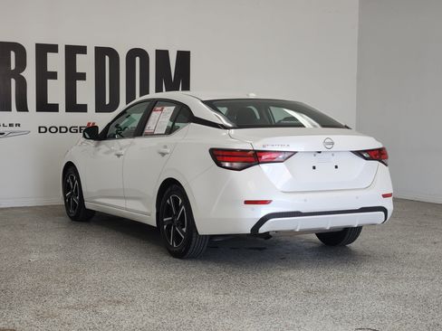 Used 2025 Nissan Sentra SV FWD image 3