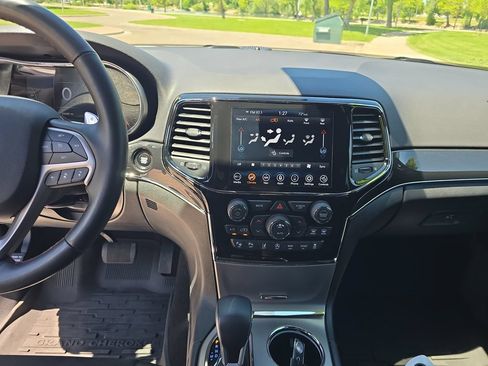 Used 2021 Jeep Grand Cherokee Trailhawk AWD/4WD image 19