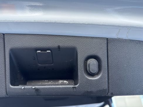 Used 2019 Chevrolet Suburban LT image 15