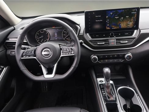 Used 2024 Nissan Altima 2.5 SR w/ SR Premium Package FWD image 16