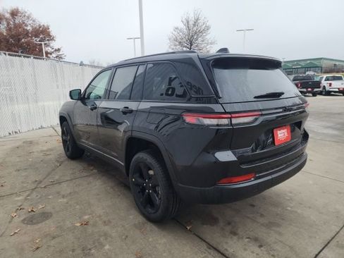 New 2025 Jeep Grand Cherokee Limited w/ Black Appearance Package image 23