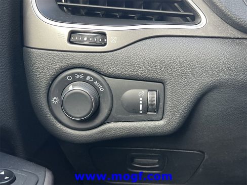 Used 2020 Jeep Cherokee Latitude image 15