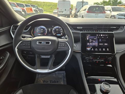 Used 2023 Jeep Grand Cherokee Altitude AWD/4WD image 20