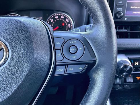 Used 2022 Toyota RAV4 XLE image 24