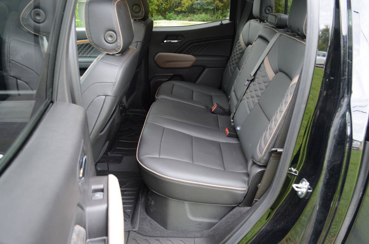 Used 2025 GMC Canyon Denali AWD/4WD image 14