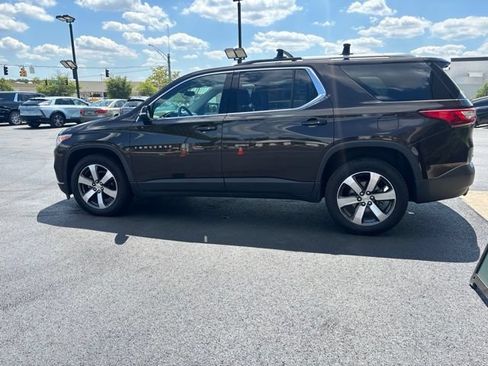 Used 2018 Chevrolet Traverse LT FWD image 2