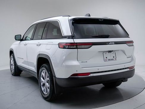 Used 2022 Jeep Grand Cherokee Limited w/ Luxury Tech Group II image 3