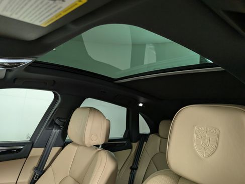 New 2026 Porsche Macan image 17