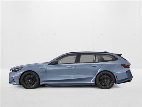 New 2027 BMW M5 Touring AWD/4WD image 3