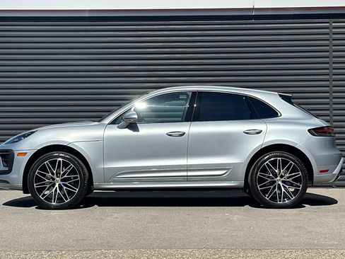 Used 2025 Porsche Macan AWD/4WD image 2