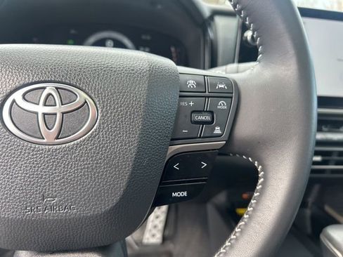 Used 2025 Toyota Camry SE w/ Multimedia Upgrade Package image 17