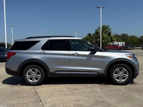 Certified 2022 Ford Explorer XLT RWD image 4