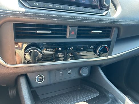 Used 2023 Nissan Rogue S image 28