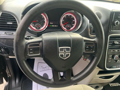 Used 2013 Dodge Grand Caravan SE image 21