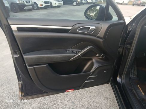 Used 2011 Porsche Cayenne image 10