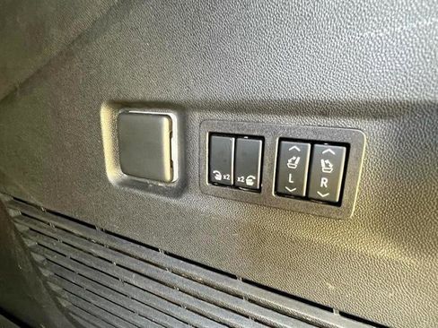 Used 2023 GMC Yukon XL Denali image 59