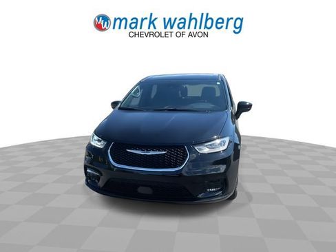 Used 2025 Chrysler Pacifica Select FWD image 3
