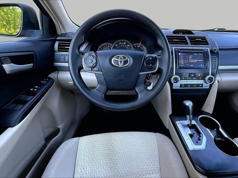 Used 2013 Toyota Camry LE FWD image 6
