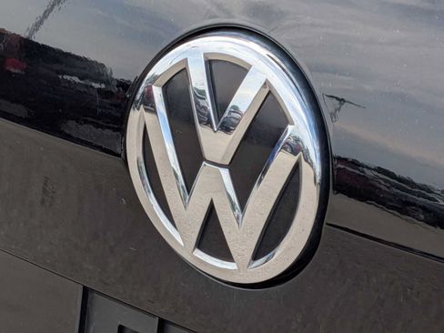 Used 2016 Volkswagen Golf Limited Edition FWD image 12