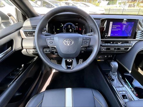 Certified 2025 Toyota Camry SE image 6