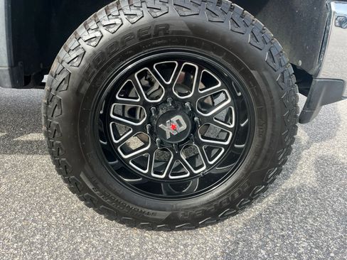 Used 2020 Chevrolet Silverado 2500 LTZ w/ LTZ Premium Package image 30