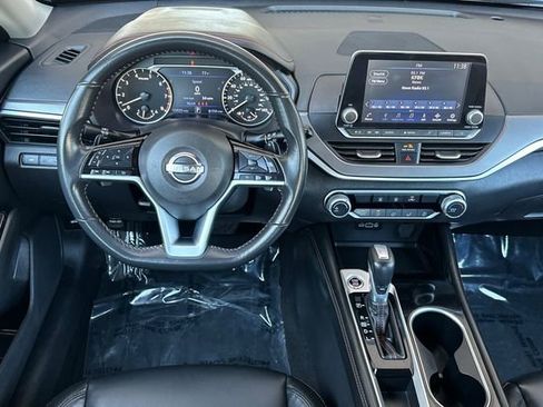 Used 2025 Nissan Altima 2.5 SR FWD image 11