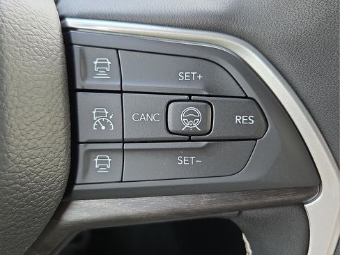 New 2026 Jeep Grand Cherokee Limited w/ Luxury Tech Group II AWD/4WD image 19