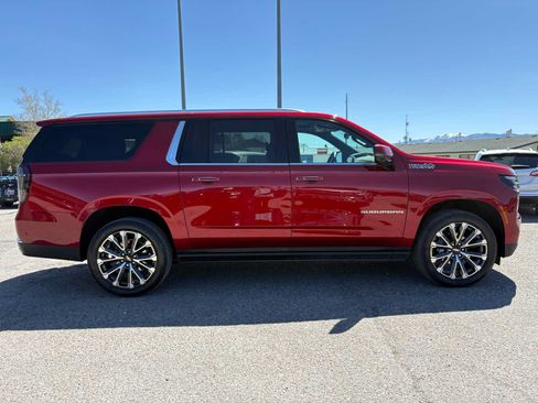 Used 2025 Chevrolet Suburban High Country AWD/4WD image 2
