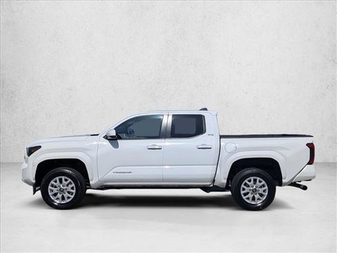 Used 2024 Toyota Tacoma SR5 AWD/4WD image 9