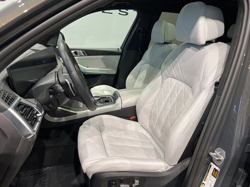 Used 2023 BMW X7 xDrive40i w/ Premium Package image 18