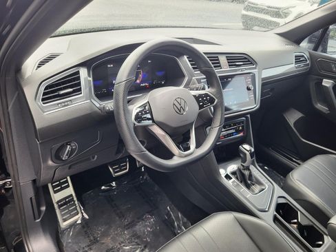 Used 2023 Volkswagen Tiguan SE R-Line FWD image 10