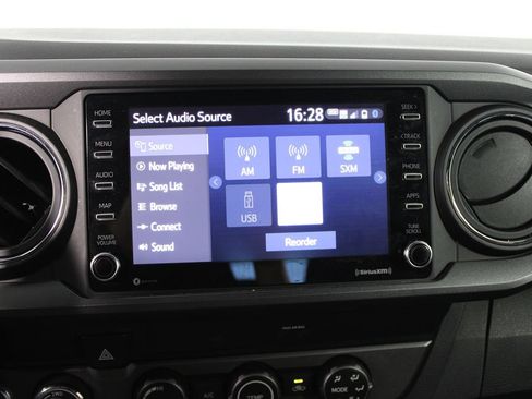 Used 2020 Toyota Tacoma TRD Sport w/ Technology Package AWD/4WD image 25