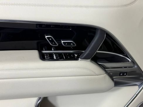 Used 2025 Land Rover Range Rover Autobiography AWD/4WD image 15