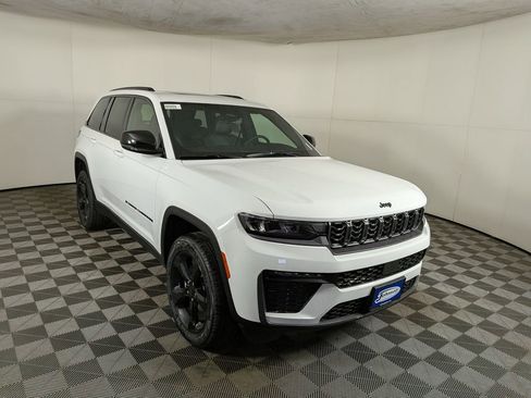 New 2026 Jeep Grand Cherokee Limited w/ Limited Altitude Package AWD/4WD image 5