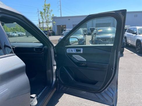 Used 2021 Ford Explorer Platinum w/ Equipment Group 601A AWD/4WD image 9
