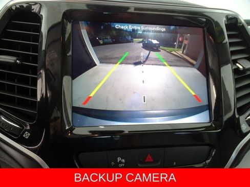 Used 2019 Jeep Cherokee Limited AWD/4WD image 17