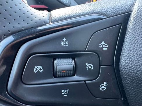 Used 2025 Chevrolet Trax RS w/ Sunroof Package FWD image 6