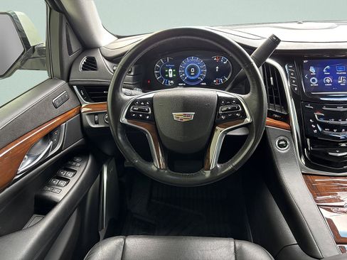 Used 2020 Cadillac Escalade Luxury AWD/4WD image 34